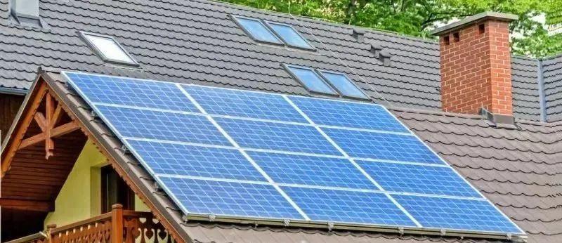 光伏發(fā)電“租房頂、免費裝”新套路，警惕陰陽合同，天上不會掉餡餅！
